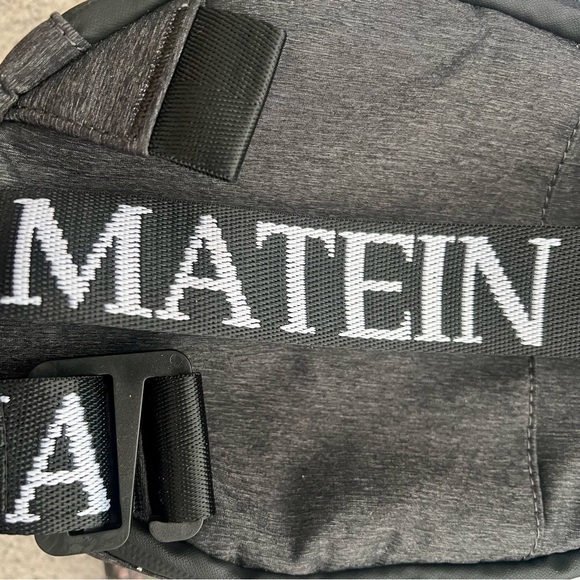 Hard shell motorcycle backpack with USB PORT - Picture 4 of 4